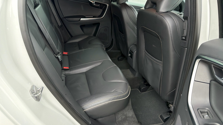 Volvo Xc60 D4 [190] R DESIGN Lux Nav 5dr Diesel Estate